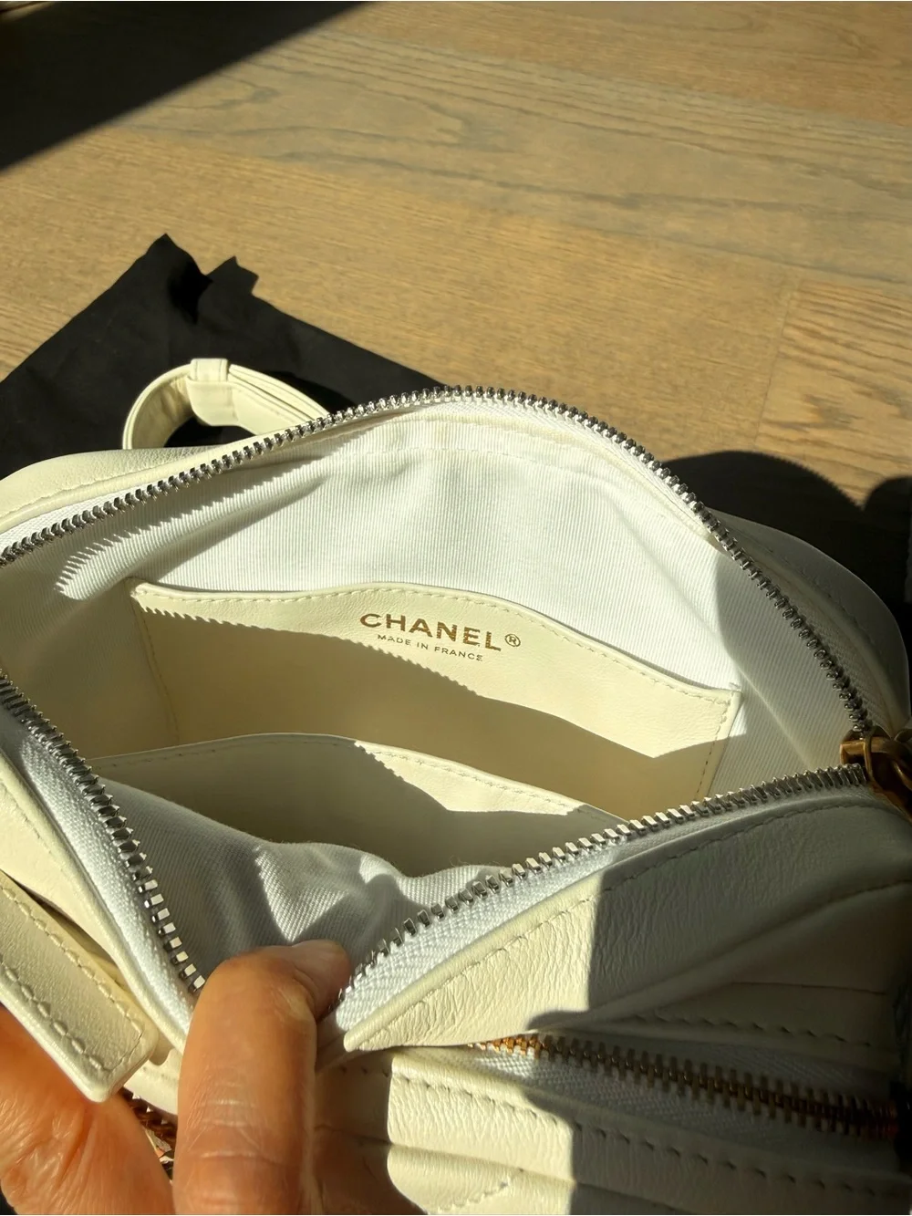 CHANEL Cream Leather Quilted Double-Pocket Crossbody with Mixed Metal Chain